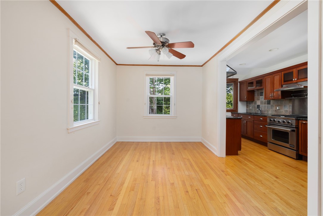 81 Old Fort Road Newport, RI 02840 - Photo 10 of 31 dining room