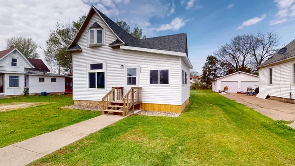 $209,900 | 104 West 5th Street, Cochrane, WI 54622