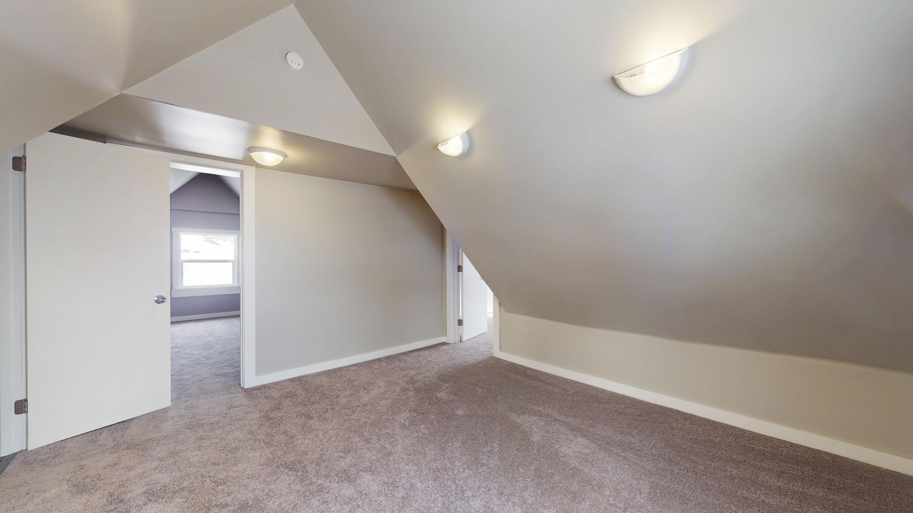 104 West 5th Street Cochrane, WI 54622 - Photo 33 of 49 Upper Den