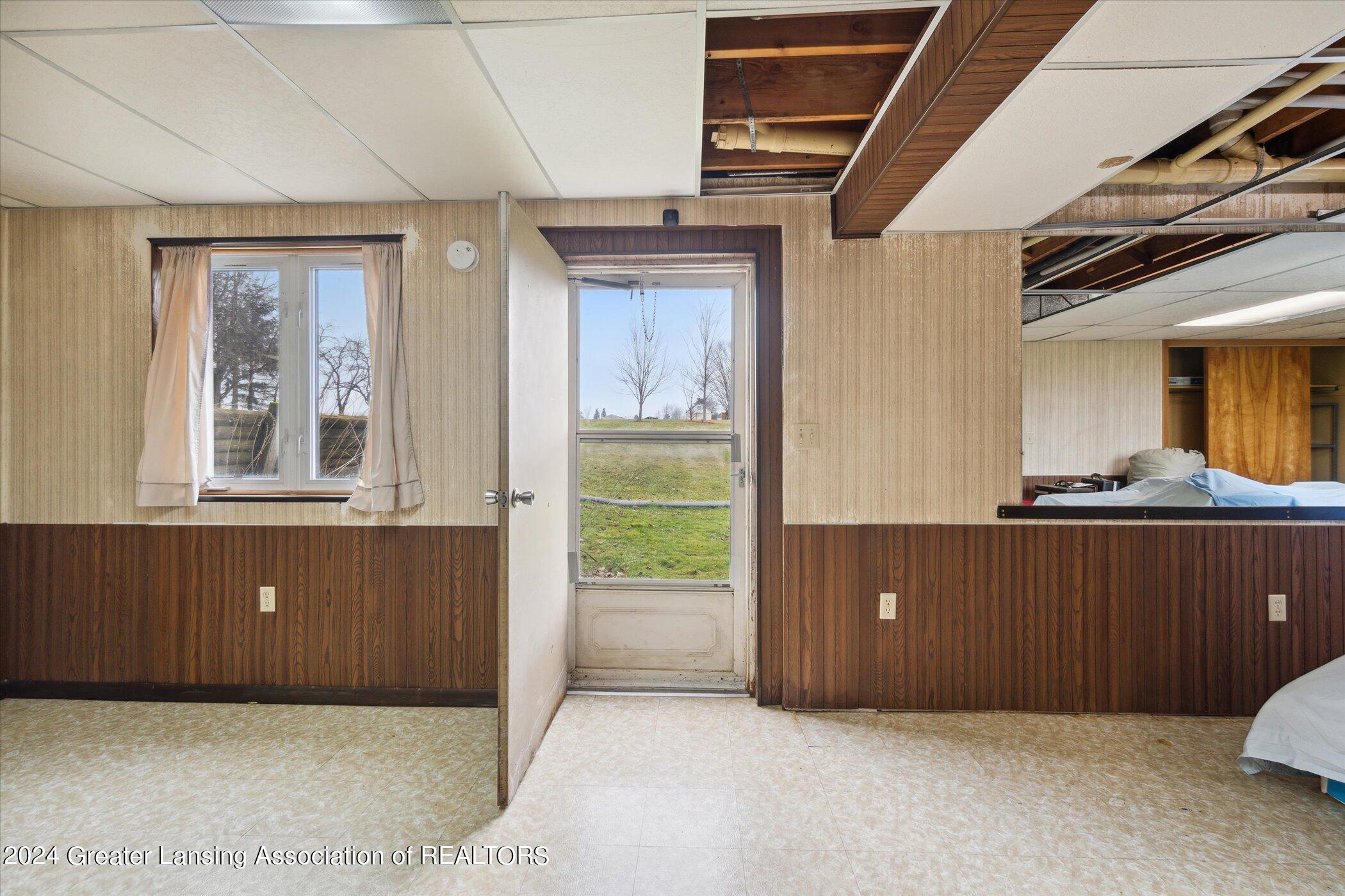 4713 Pares Road Dimondale, MI 48821 - Photo 34 of 61 32-4713-Pares-Rd-Diamondale-MI-48821-Win