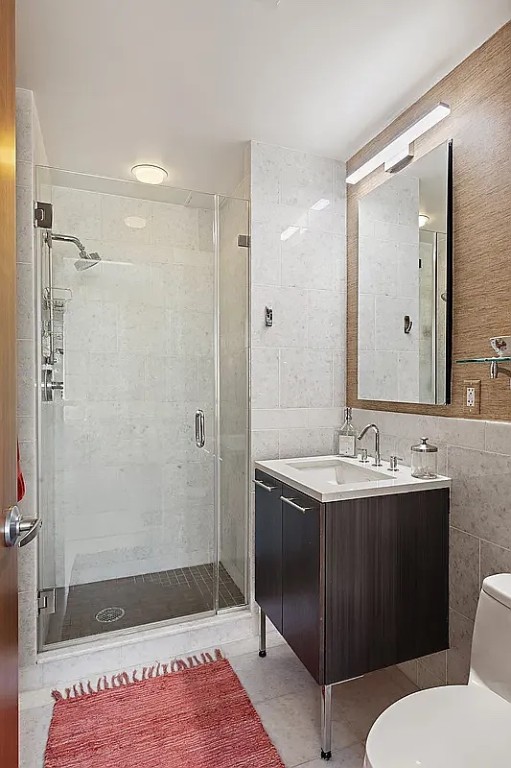 261 West 28th Street, Unit 10D Manhattan, NY 10001 - Photo 14 of 19 a bathroom with a sink and a mirror