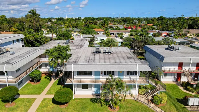 $163,900 | 3402 Cynthia Lane, Unit 201, Lake Worth Beach, FL 33461