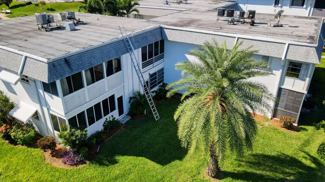 $163,900 | 3402 Cynthia Lane, Unit 201, Lake Worth Beach, FL 33461