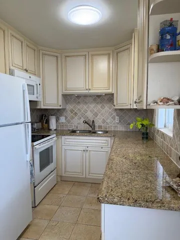 $163,900 | 3402 Cynthia Lane, Unit 201, Lake Worth Beach, FL 33461