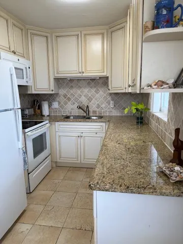 $163,900 | 3402 Cynthia Lane, Unit 201, Lake Worth Beach, FL 33461