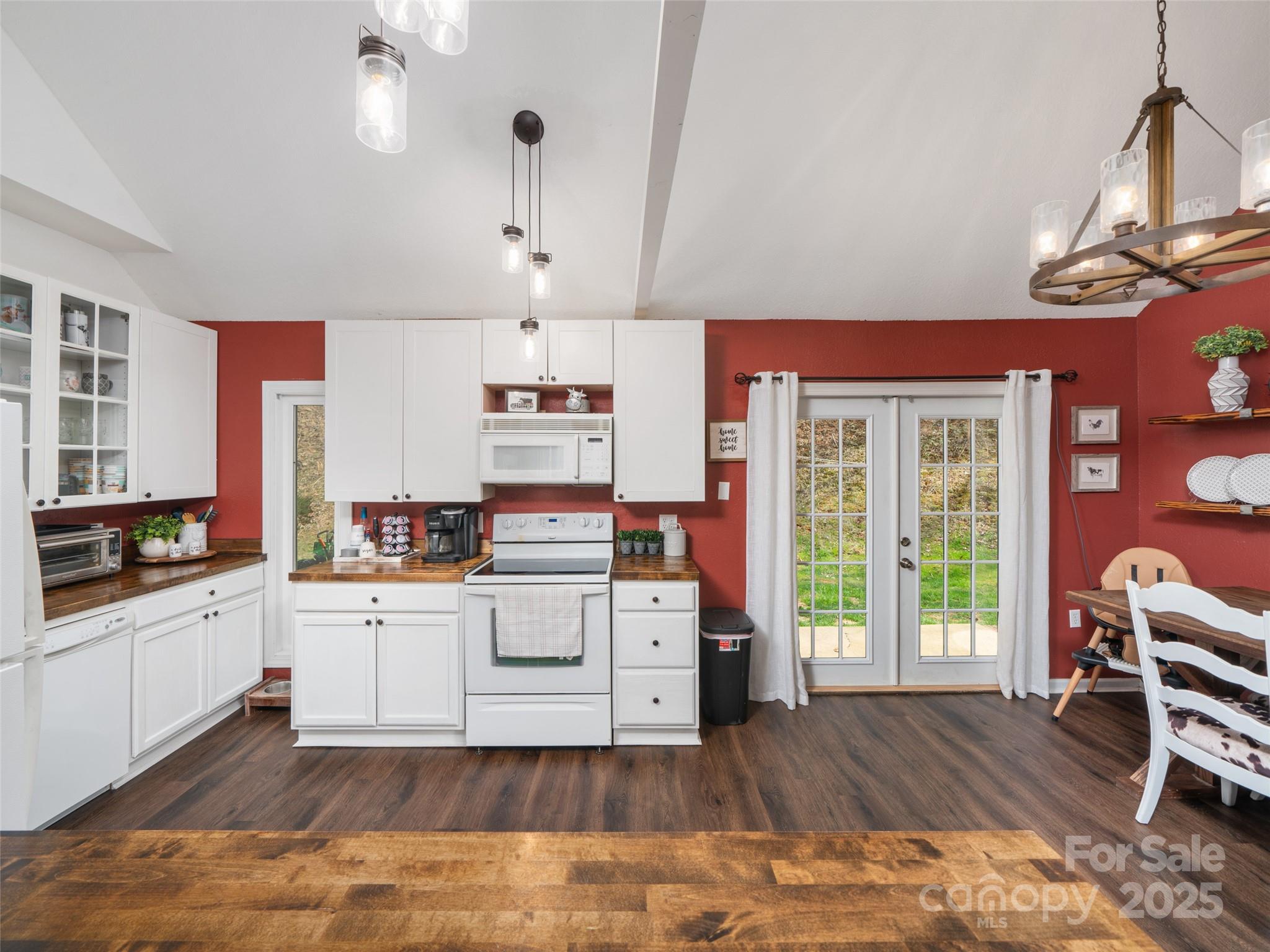 2989 Penland Road Spruce Pine, NC 28777 - Photo 8 of 38