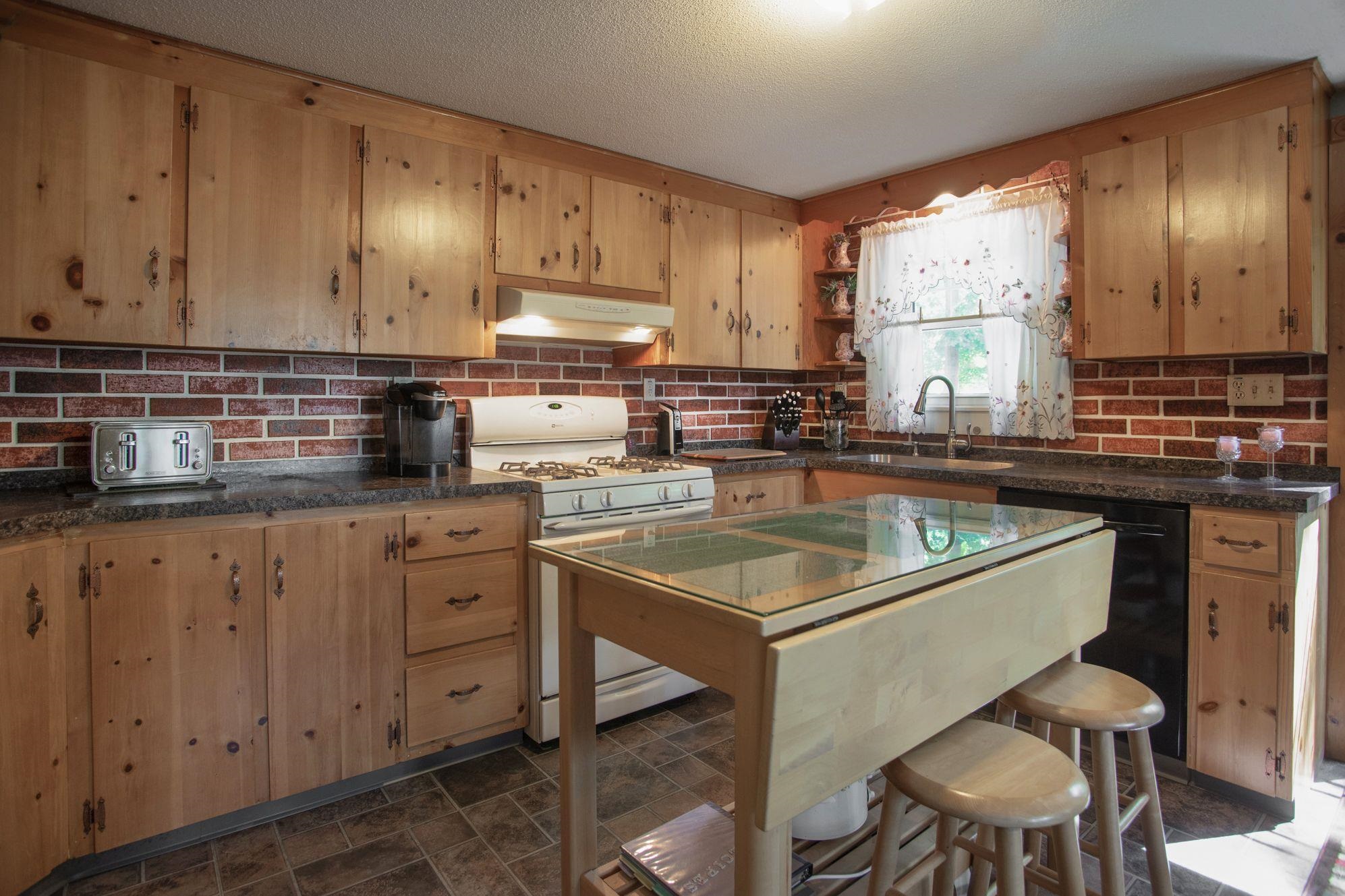 290 Meadowbrook Road Brattleboro, VT 05301 - Photo 2 of 32