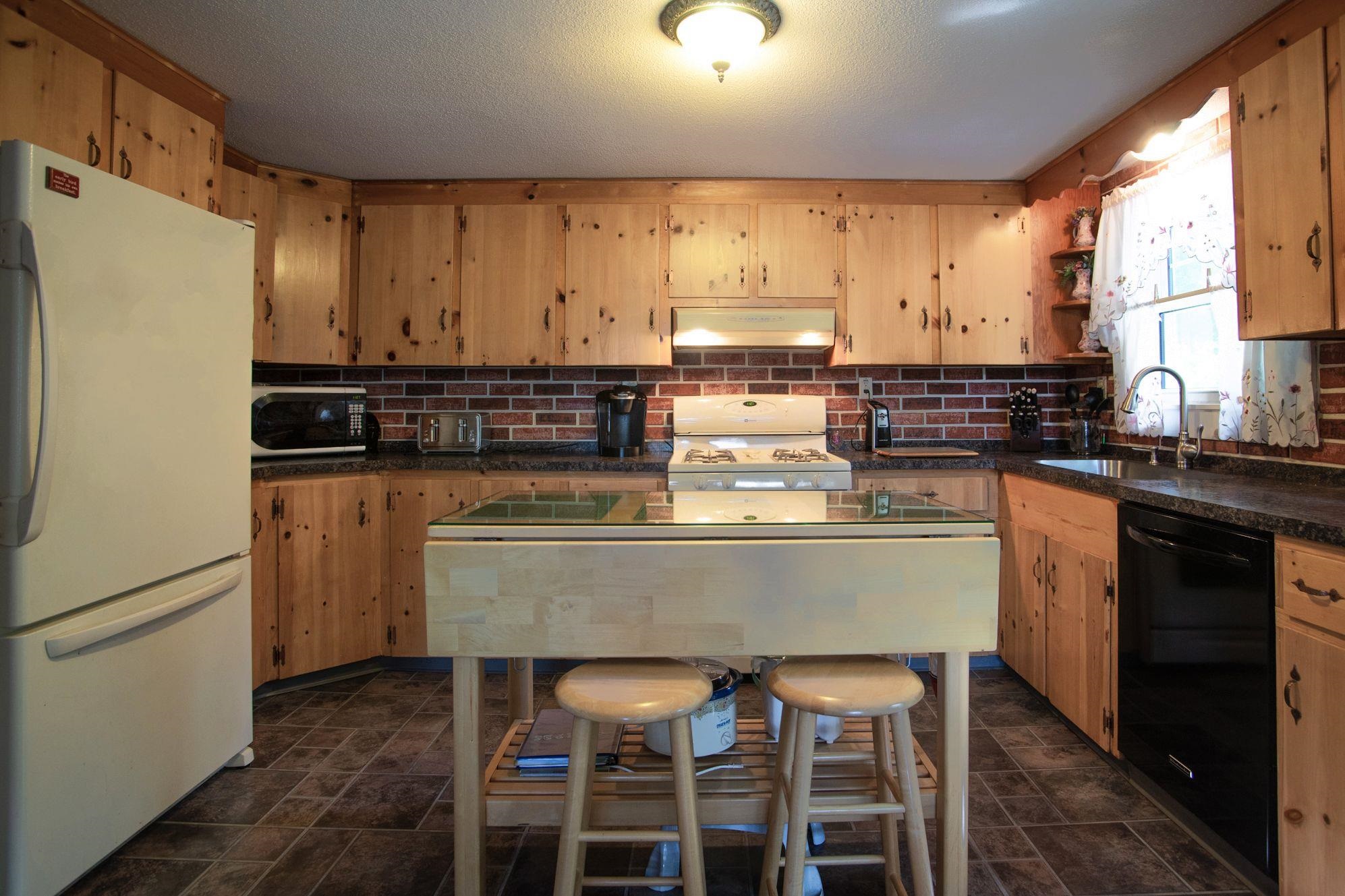 290 Meadowbrook Road Brattleboro, VT 05301 - Photo 3 of 32