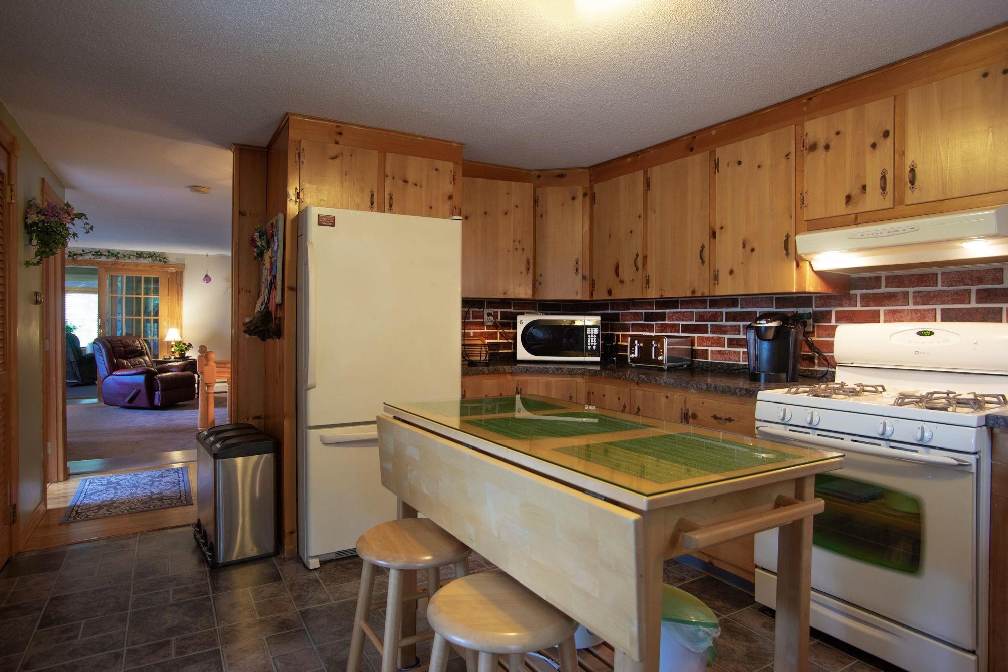 290 Meadowbrook Road Brattleboro, VT 05301 - Photo 4 of 32