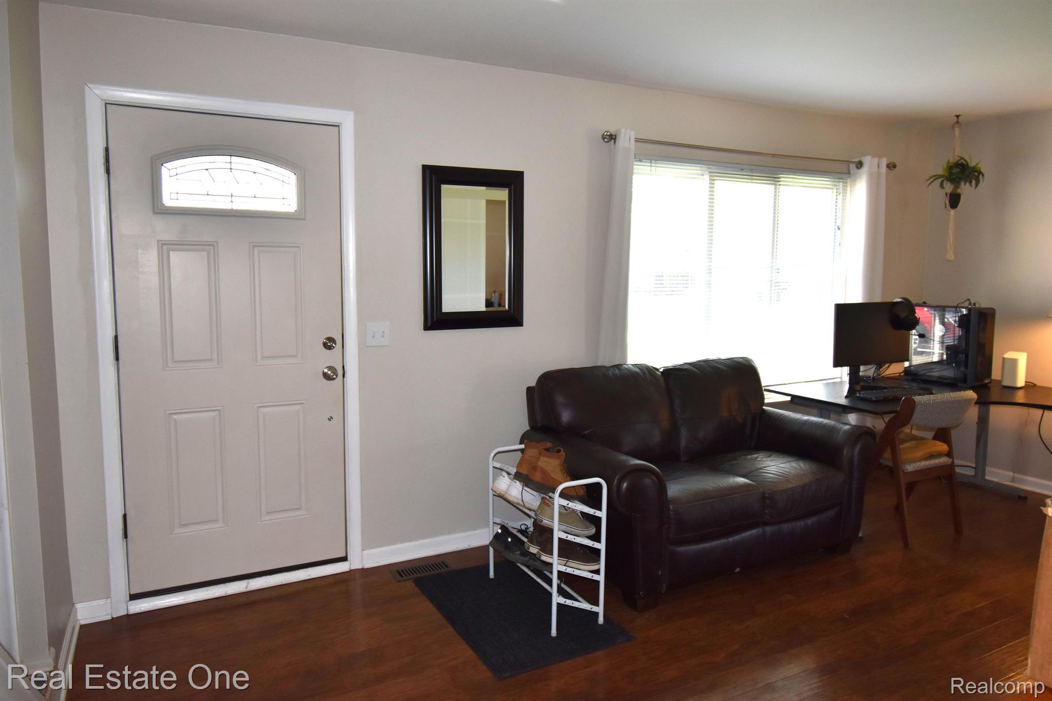 6051 Rocking Chair Road Grand Blanc, MI 48439 - Photo 2 of 43 Foyer