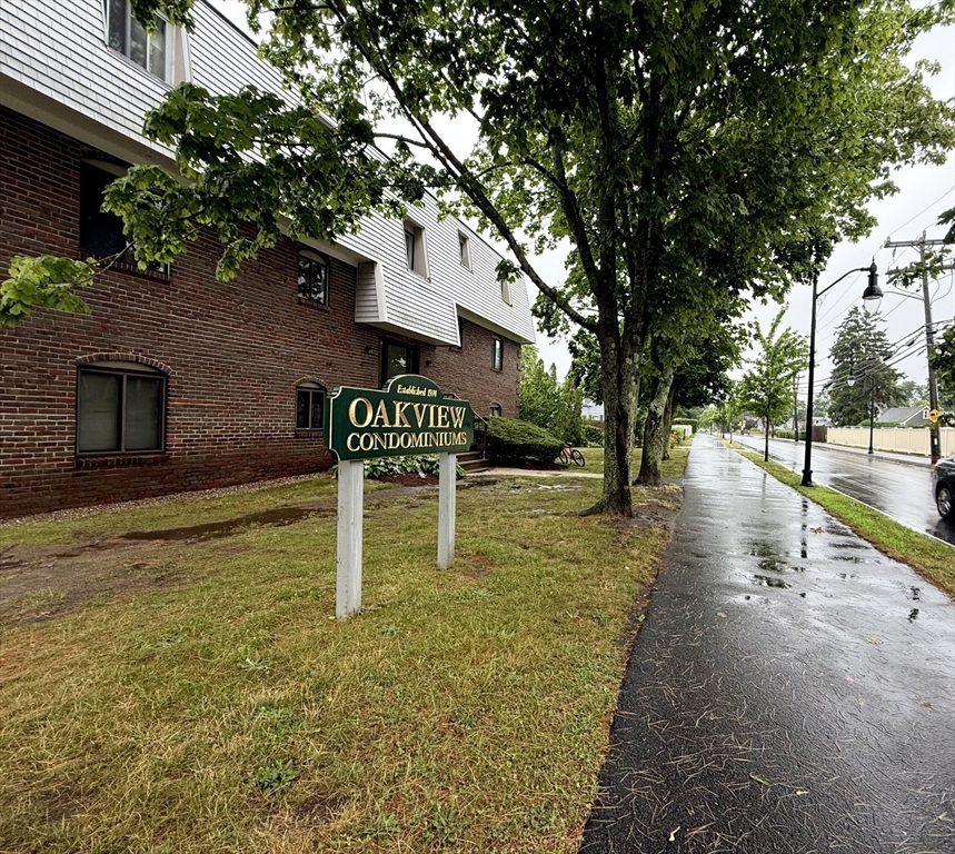 15 Oak Neck Road, Unit 16 Hyannis, MA 02601 - Photo 1 of 11