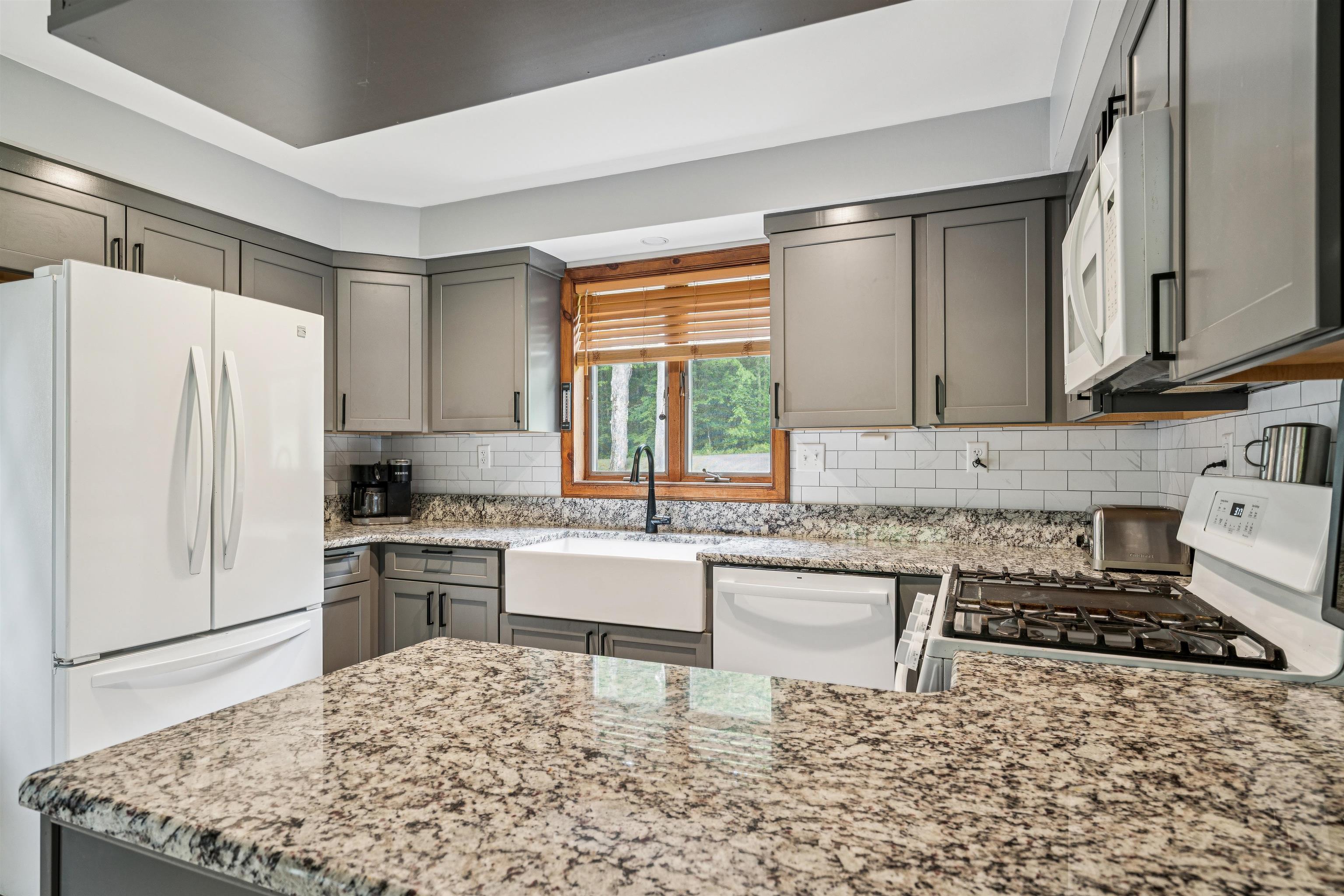 530 West Road Bethel, VT 05032 - Photo 8 of 41