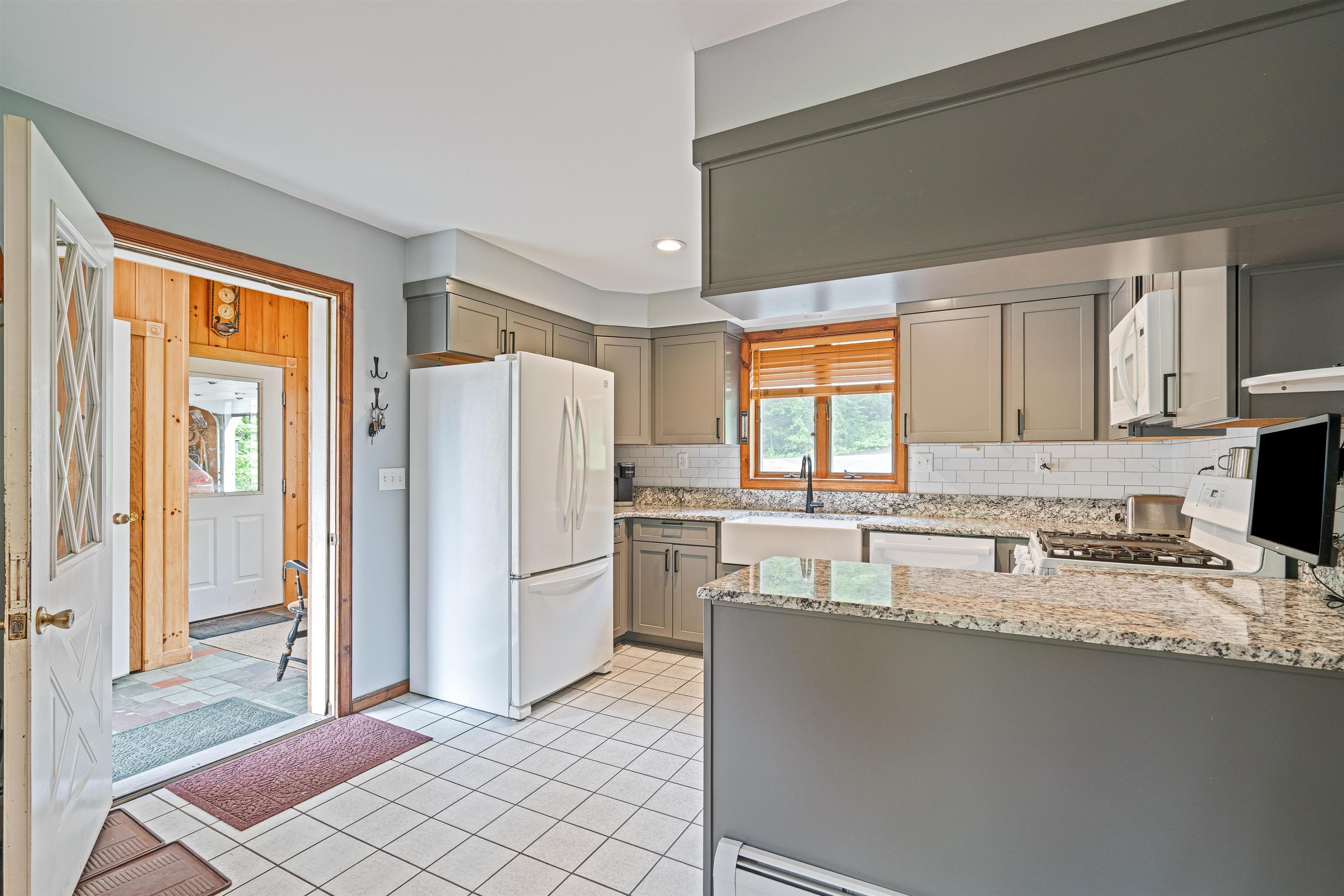 530 West Road Bethel, VT 05032 - Photo 9 of 41