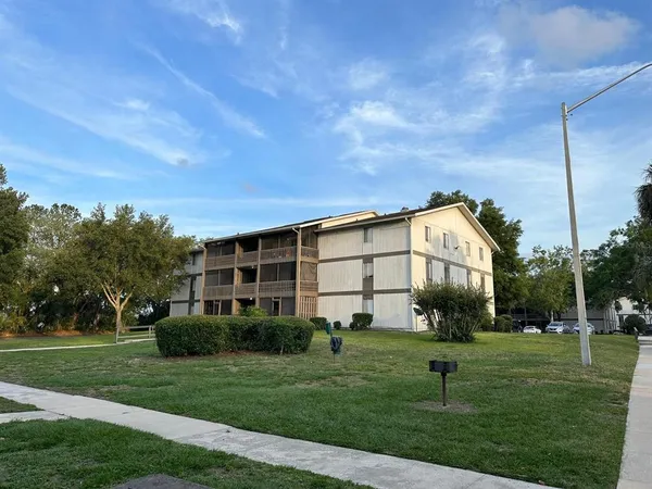 $114,900 | 6519 West Newberry Road, Unit 911, Gainesville, FL 32605