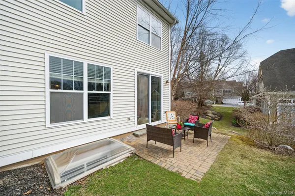 a view of a house with backyard and sitting area