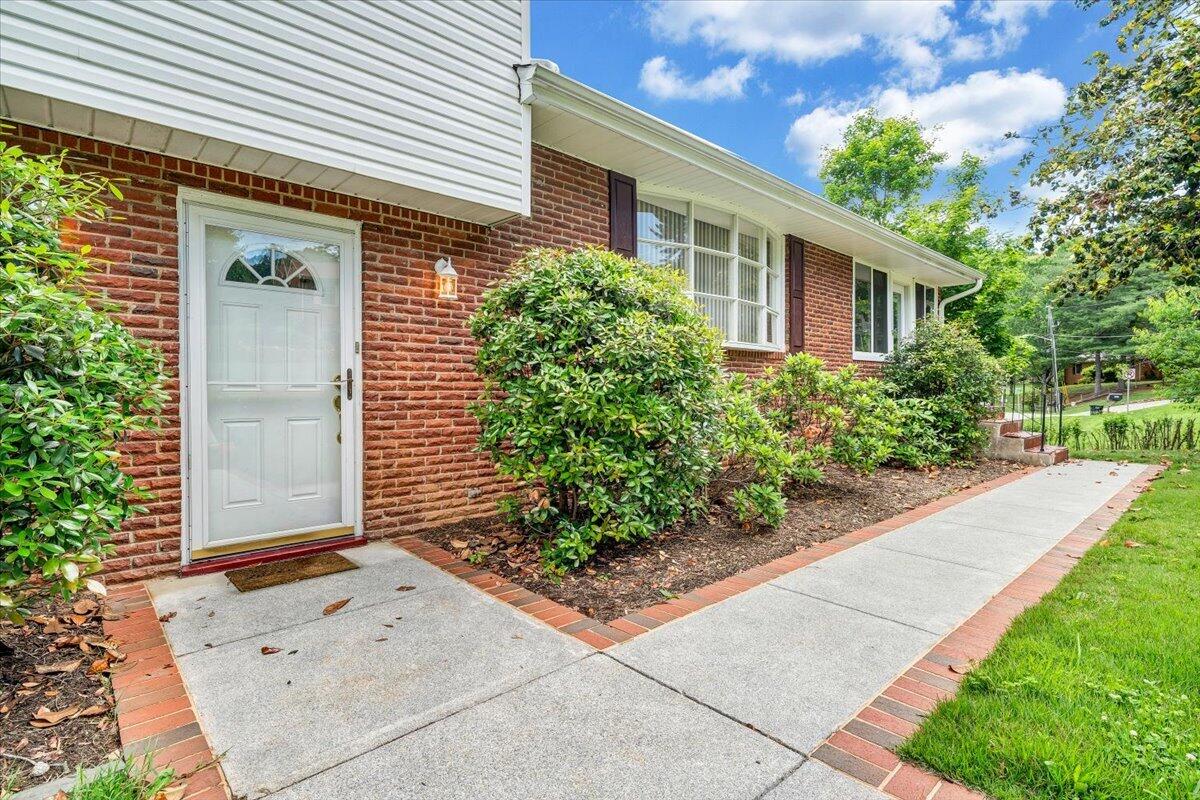 5920 Brahma Road Roanoke, VA 24018 - Photo 2 of 77 002-MIB08337-R5