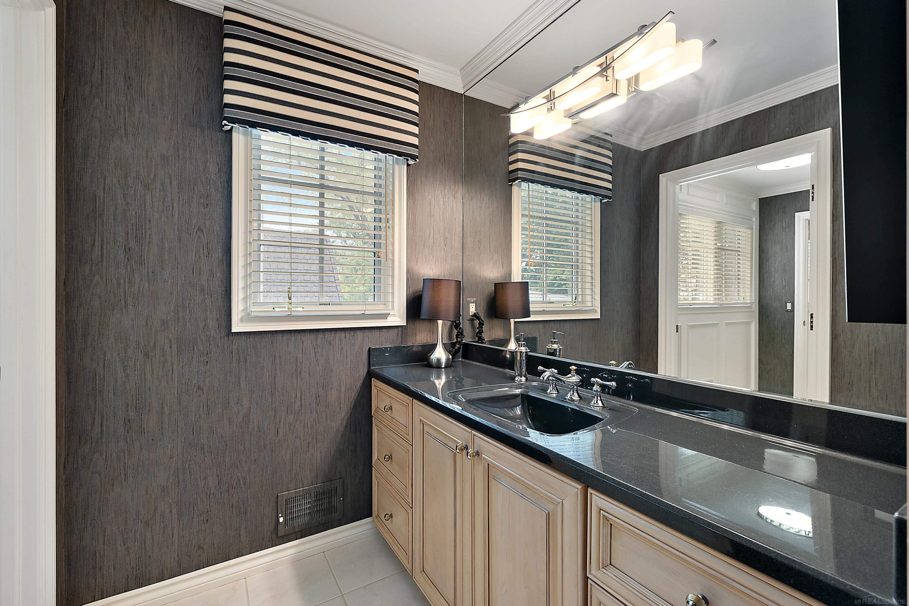555 Lake Shore Road Grosse Pointe, MI 48236 - Photo 59 of 94 50164218-04F64B4C-D54A-4E37-92CC-FA0CA9E77E5E.JPG