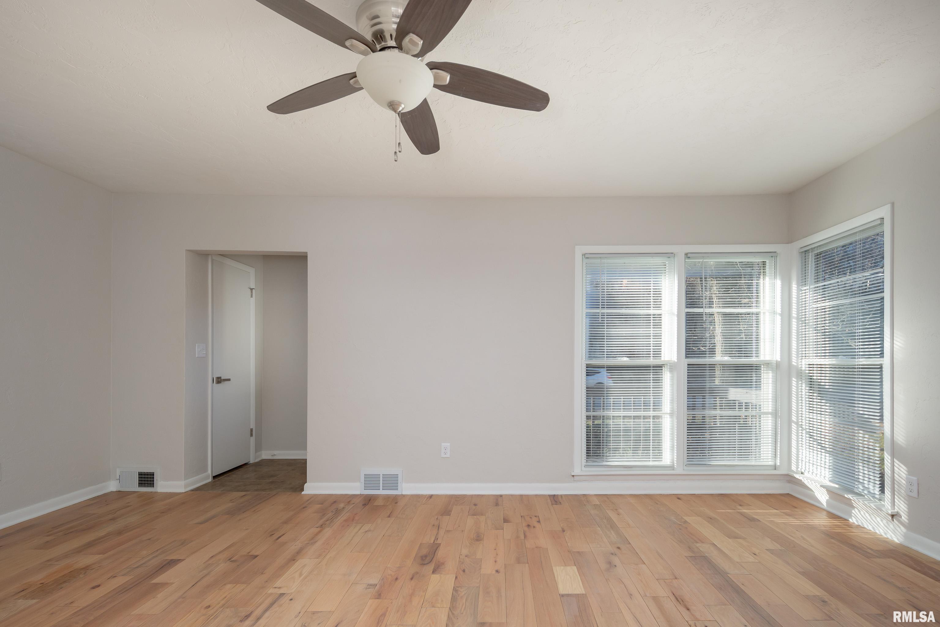 1915 Jersey Ridge Road Davenport, IA 52803 - Photo 12 of 40 Gallery Image 12
