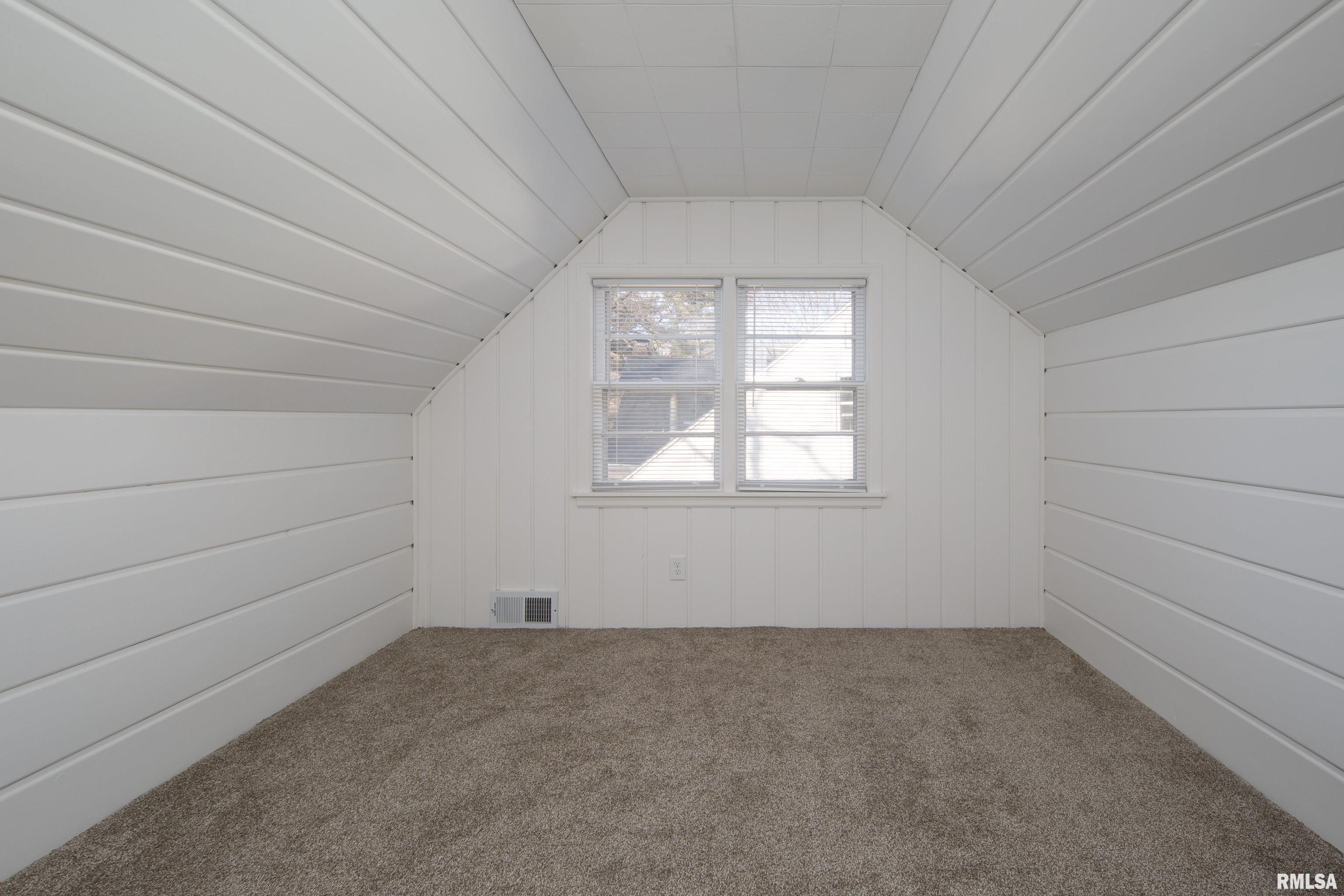 1915 Jersey Ridge Road Davenport, IA 52803 - Photo 31 of 40 Gallery Image 31