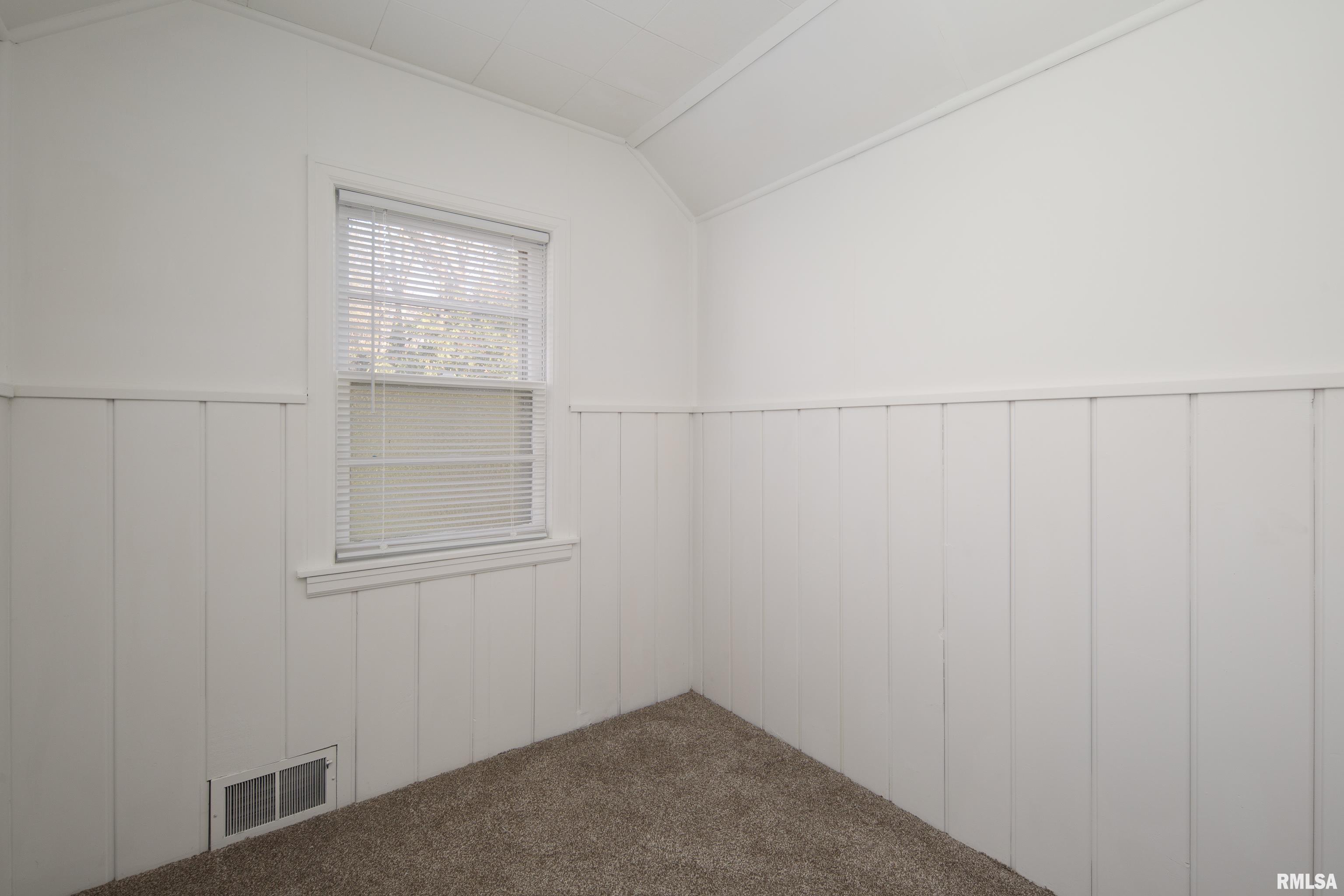 1915 Jersey Ridge Road Davenport, IA 52803 - Photo 34 of 40 Gallery Image 34