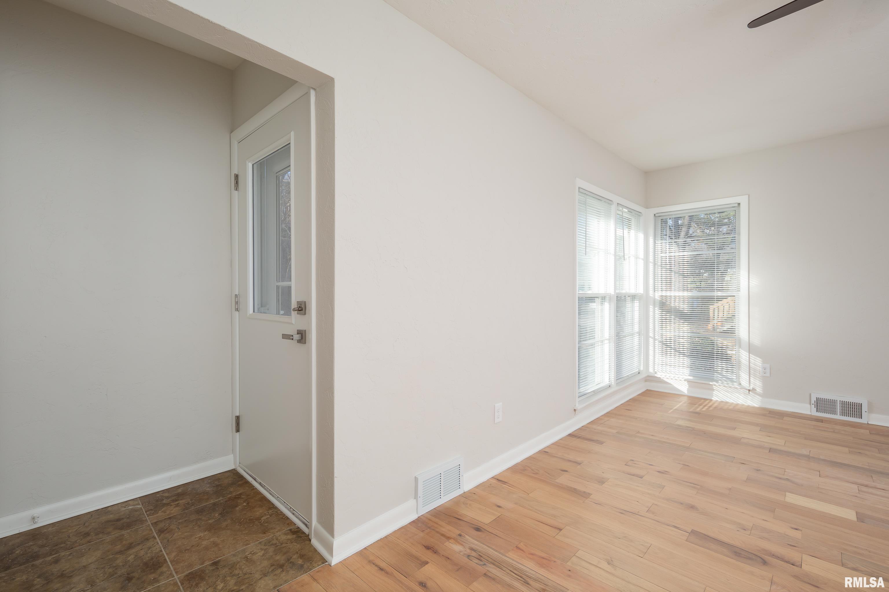 1915 Jersey Ridge Road Davenport, IA 52803 - Photo 9 of 40 Gallery Image 9