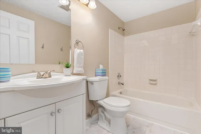 $795,000 | 13050 Monterey Estates Drive, Herndon, VA 20171