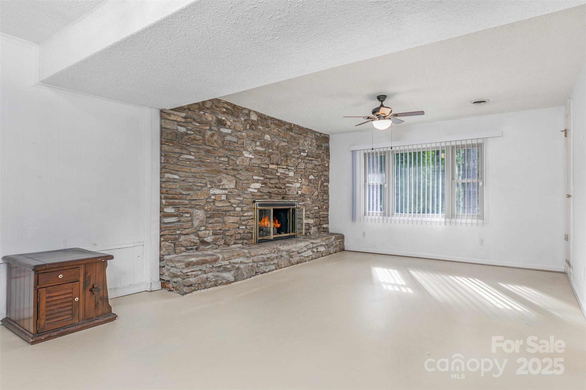 1425 Hebron Road Hendersonville, NC 28739 - Photo 3 of 21 Gallery Image 3