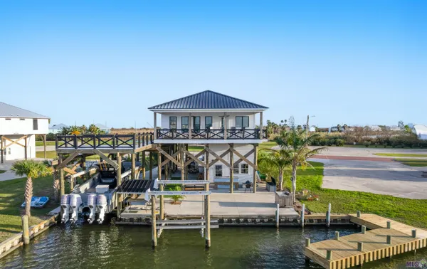 $915,000 | 3001 Rebecca Lane, Grand Isle, LA 70358