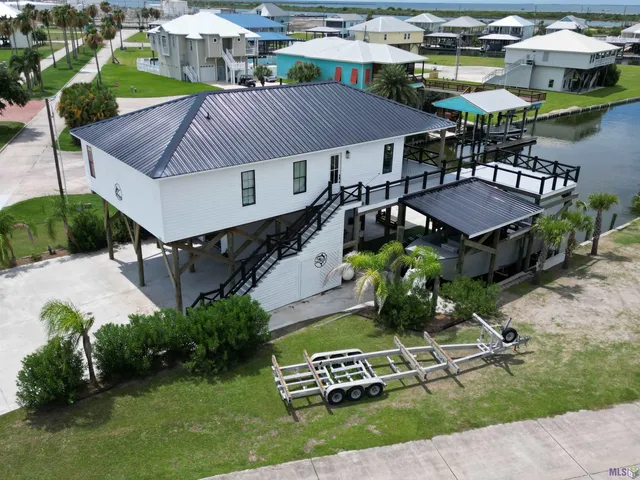 $915,000 | 3001 Rebecca Lane, Grand Isle, LA 70358