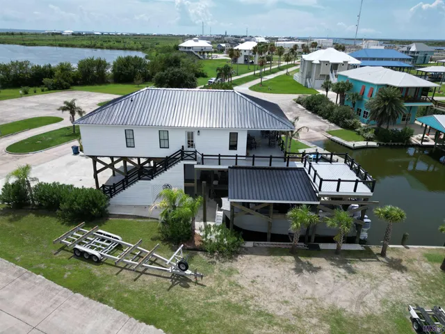 $915,000 | 3001 Rebecca Lane, Grand Isle, LA 70358