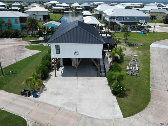 $915,000 | 3001 Rebecca Lane, Grand Isle, LA 70358