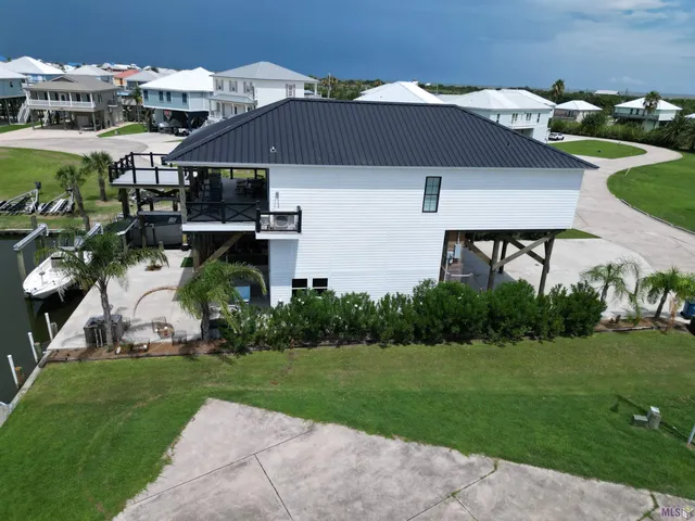 $915,000 | 3001 Rebecca Lane, Grand Isle, LA 70358