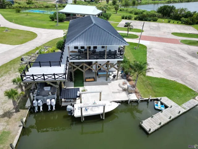 $915,000 | 3001 Rebecca Lane, Grand Isle, LA 70358