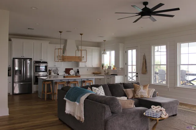 $915,000 | 3001 Rebecca Lane, Grand Isle, LA 70358