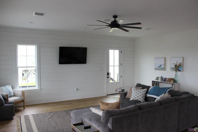 $915,000 | 3001 Rebecca Lane, Grand Isle, LA 70358