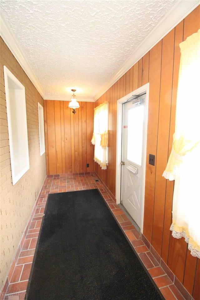 1685 Fairholme Road Grosse Pointe, MI 48236 - Photo 5 of 26 50021395-6.JPG