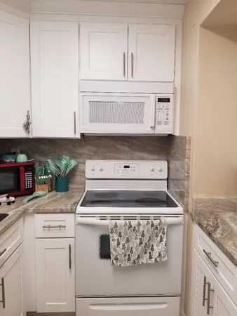 $2,200 | 5861 Northwest 16th Place, Unit 201, Sunrise, FL 33313