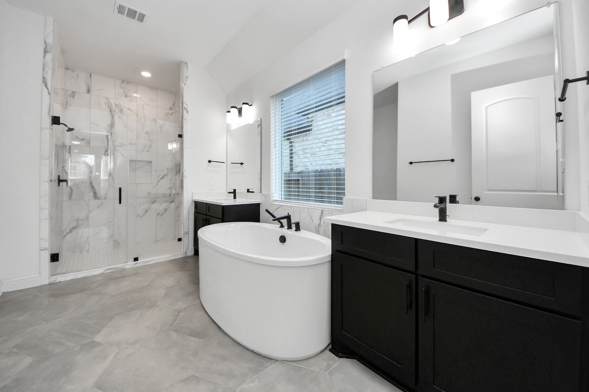 11914 Parsifal Creek Road Humble, TX 77346 - Photo 22 of 37 Primary Bathroom, double vanity, soaking tub, stand up shower