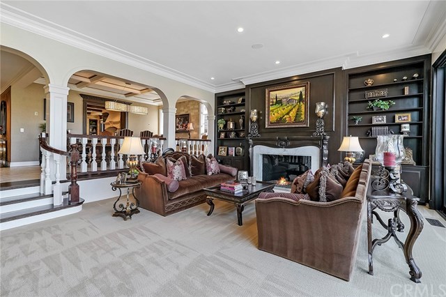 3 Harbor Island Newport Beach, CA 92660 - Photo 20 of 73 The grand living room offers room to entertain and an impressive fireplace.