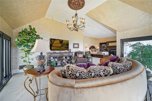 3 Harbor Island Newport Beach, CA 92660 - Photo 34 of 73 A spacious sitting area off the master retreat is the perfect spot to plan your day.