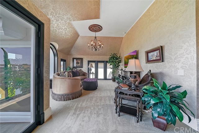 3 Harbor Island Newport Beach, CA 92660 - Photo 35 of 73 Master suite sitting room