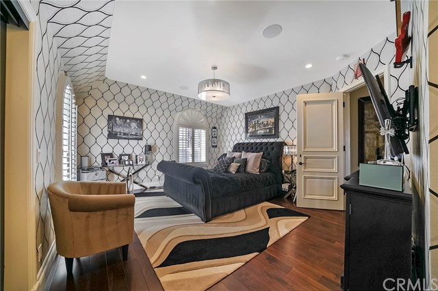 3 Harbor Island Newport Beach, CA 92660 - Photo 49 of 73 What a fun bedroom suite!