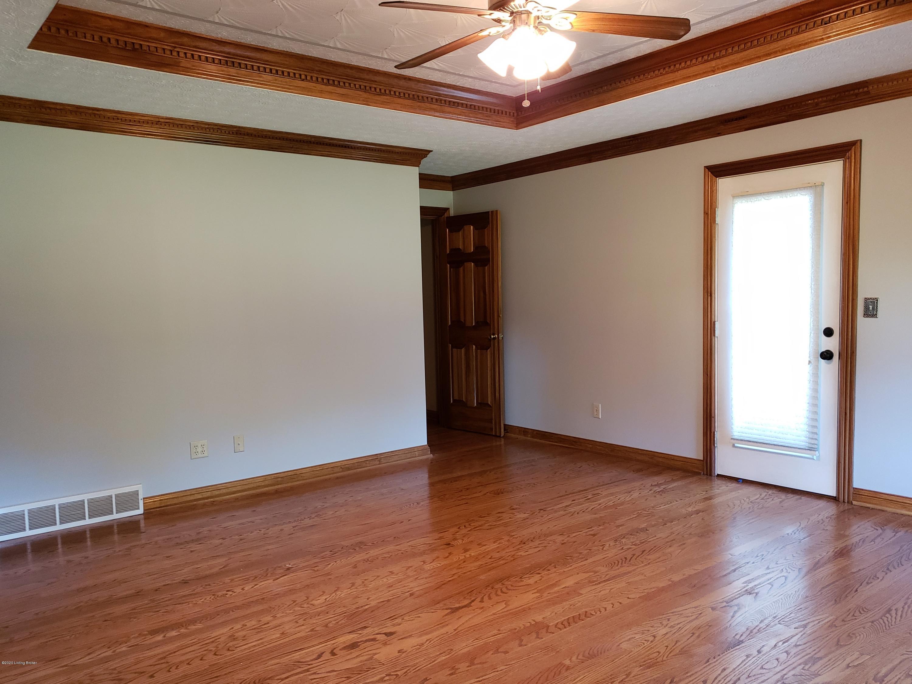 11800 New Haven Road Boston, KY 40107 - Photo 16 of 42 11800 n master bed