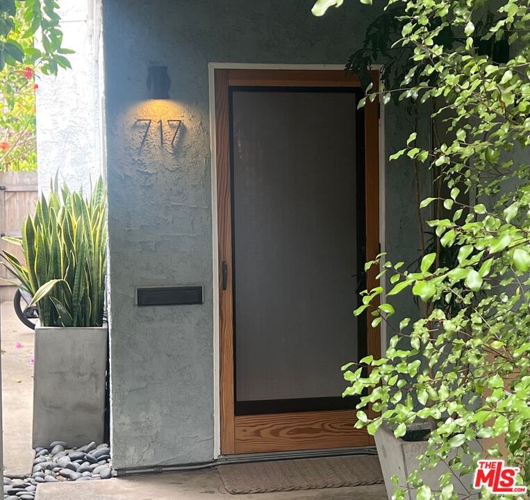 717 Crestmoore Place Venice, CA 90291 - Photo 18 of 18 a front view of a house with a yard