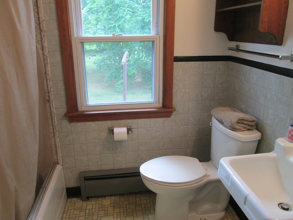 49 Sterling Road Northampton, MA 01062 - Photo 15 of 24