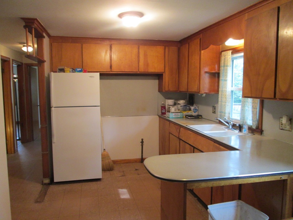 49 Sterling Road Northampton, MA 01062 - Photo 6 of 24