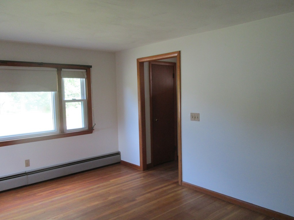 49 Sterling Road Northampton, MA 01062 - Photo 8 of 24