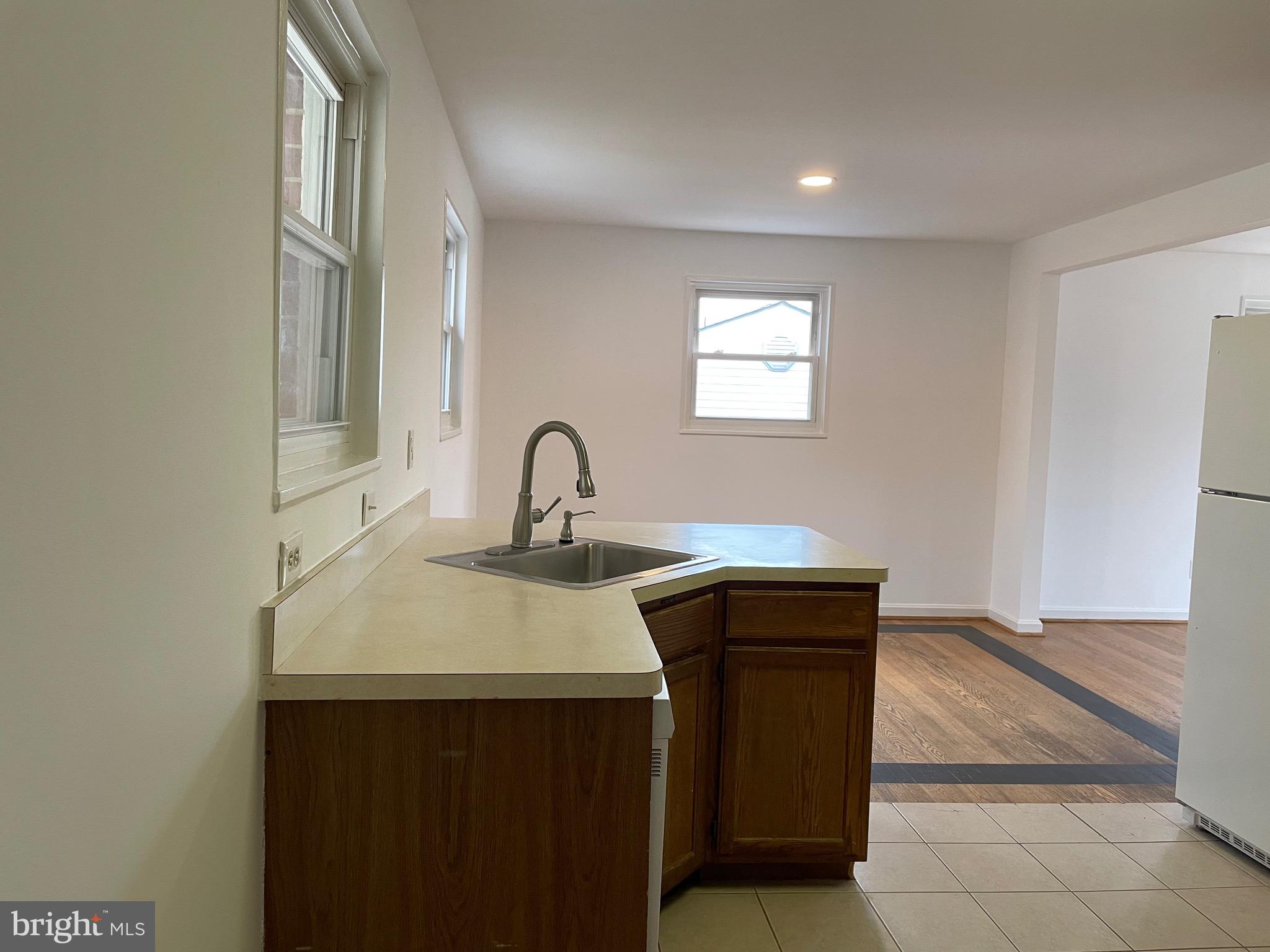 4810 Oxbow Road Rockville, MD 20852 - Photo 3 of 23 kitchen