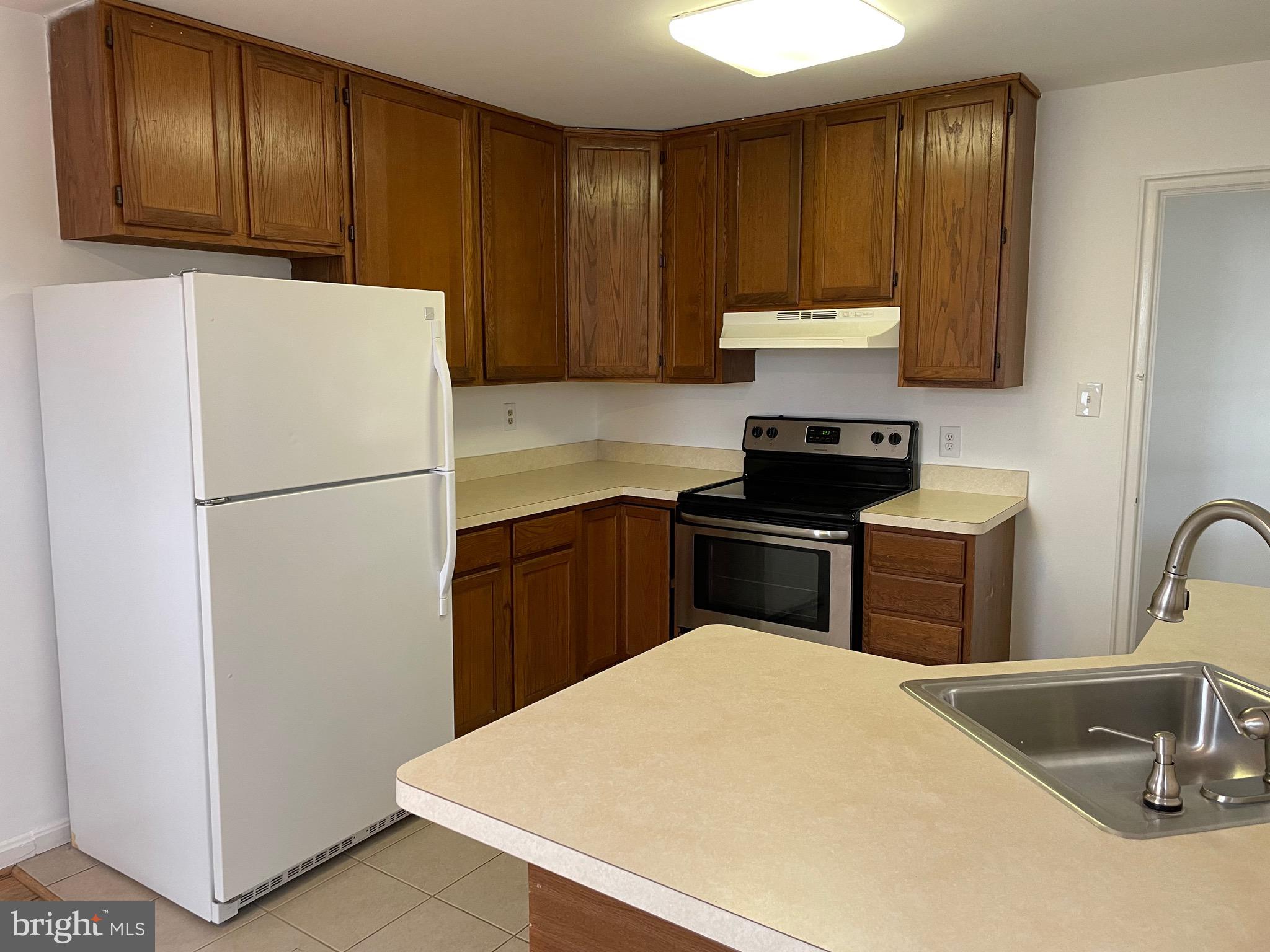4810 Oxbow Road Rockville, MD 20852 - Photo 4 of 23 kitchen