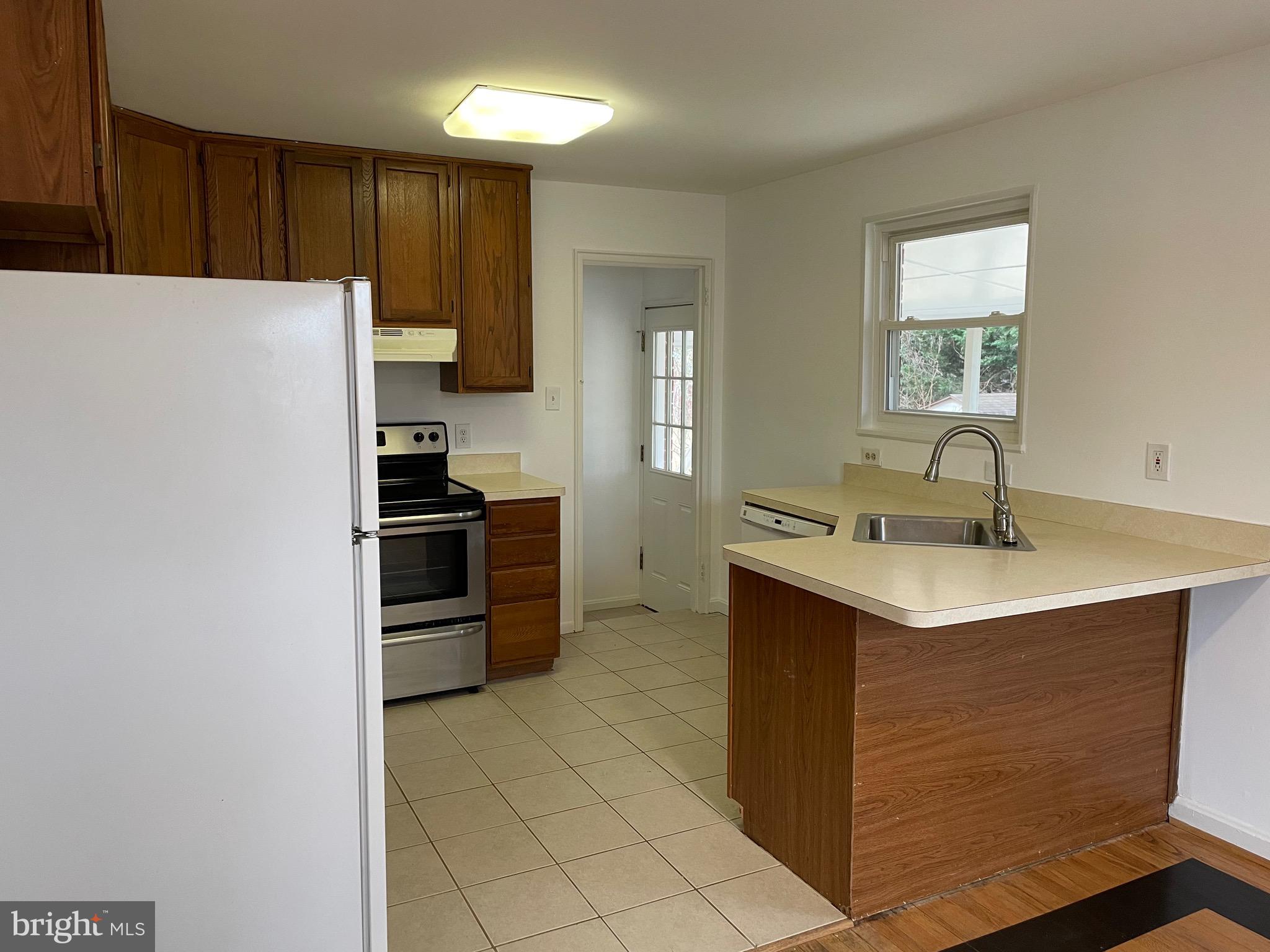 4810 Oxbow Road Rockville, MD 20852 - Photo 5 of 23 kitchen